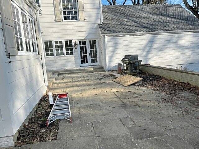 9056023_web1_sew-KeelyPatioBefore