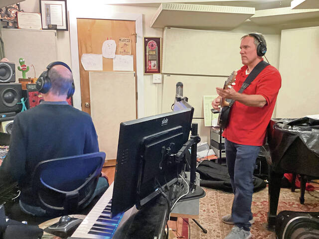 9062675_web1_naj-NAFiddlers2musicians-121125