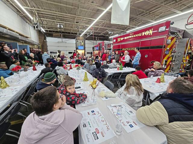 9074788_web1_vep-lo-scenes-newkendinner1-121524