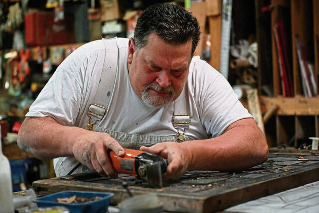 9080698_web1_MPglass001-040623