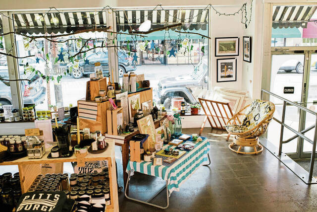 9081322_web1_ptr-localgiftguide