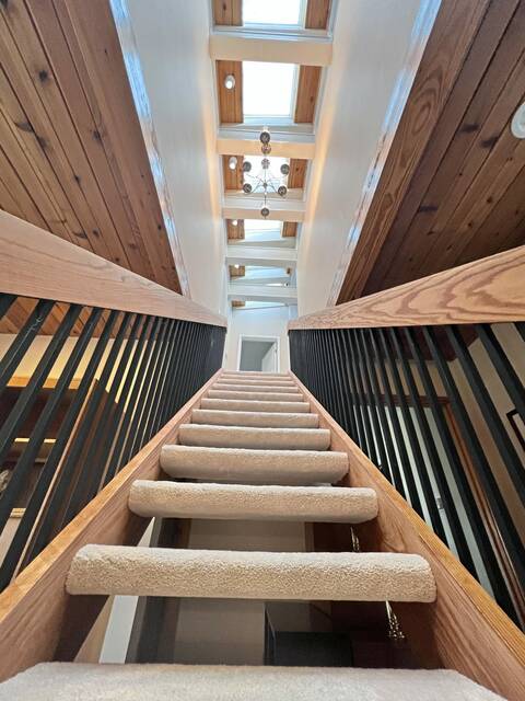 9087412_web1_ptr-morrowrd-120525-5