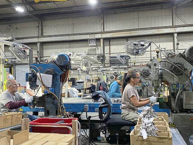 9089633_web1_part-AllCladMoreHandle-120125