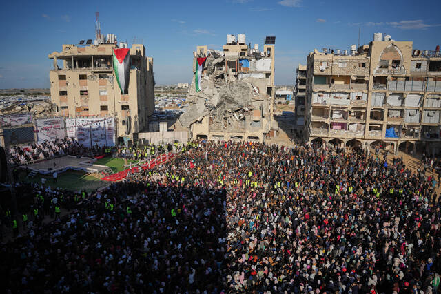 9090012_web1_AP25336677287557