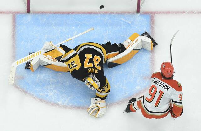 9090022_web1_ptr-PensDucks13-121025