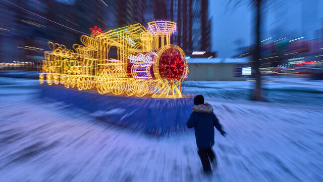 9090048_web1_AP25349661010196