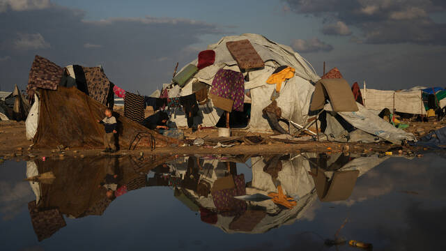 9090048_web1_AP25350357292970