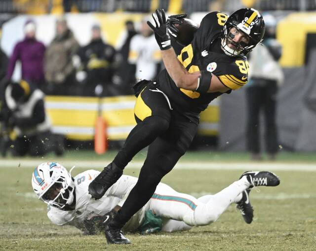 9090048_web1_ptr-SteelersDolphins17-121625