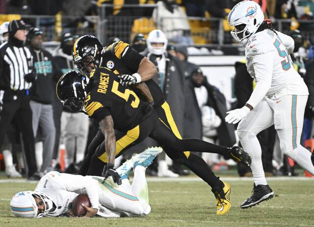 9090048_web1_ptr-SteelersDolphins24-121625