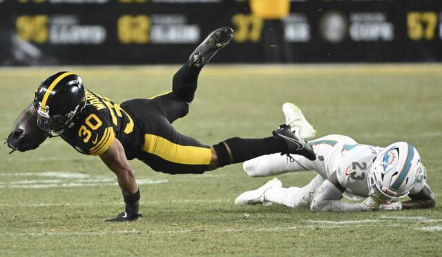 9090048_web1_ptr-SteelersDolphins28-121625