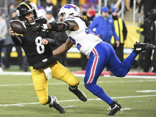 9090303_web1_ptr-SteelersBills27-120125
