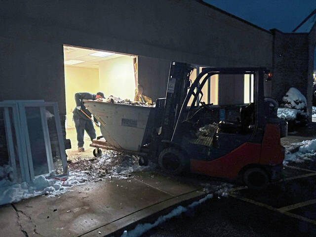 9090312_web1_VND-VehicleBuilding2-120325