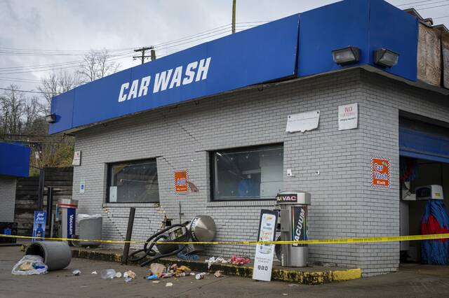 9090312_web1_gtr-CarsIntoBuildings1