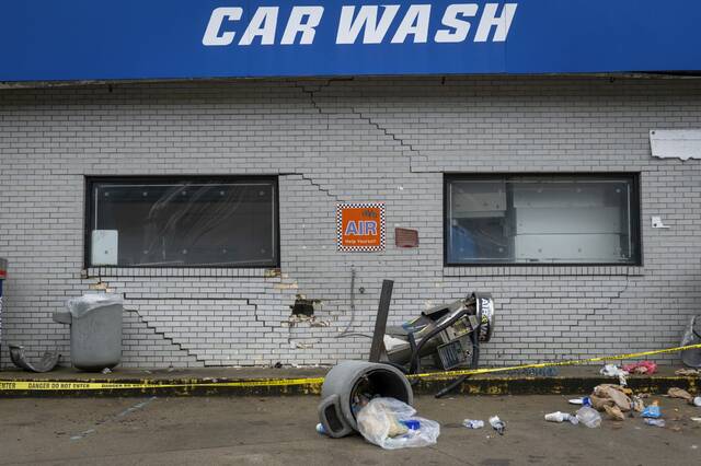 9090312_web1_gtr-CarsIntoBuildings2