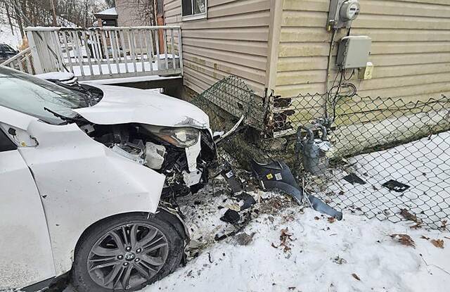 9090312_web1_ptr-RossCarIntoHome-012425