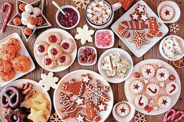 9090686_web1_Christmas-Cookies-2
