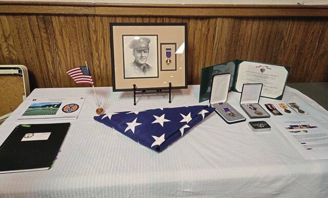 9090758_web1_sig-SidneyBurke3