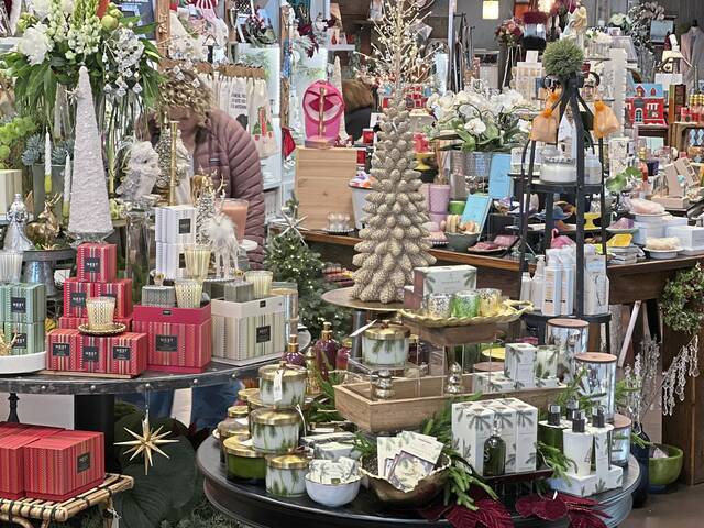 9090901_web1_her-splurge-121125-10