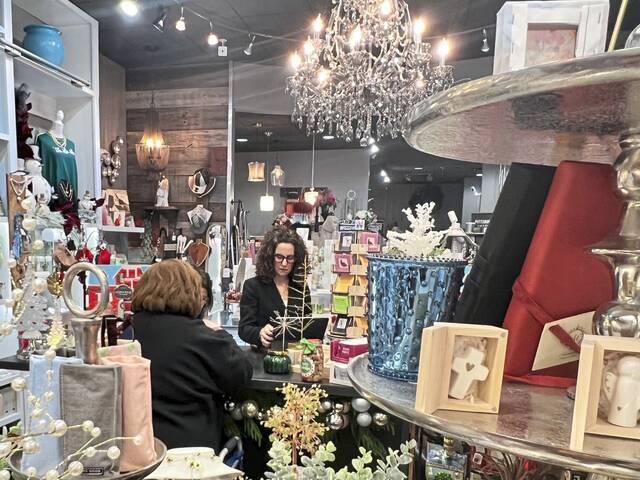 9090901_web1_her-splurge-121125-12 9090901_web1_her-splurge-121125-12