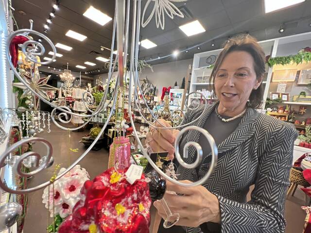 9090901_web1_her-splurge-121125-13