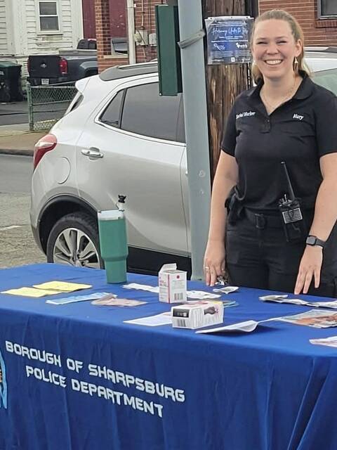 9090920_web1_her-socialworker-121125 9090920_web1_her-socialworker-121125