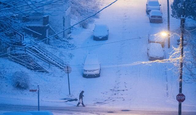 9092497_web1_VND-FirstSnow101-120325