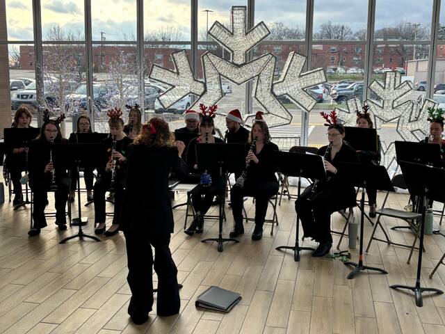 9092773_web1_nhj-BlockClarinetChoir-121125