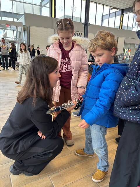 9092773_web1_nhj-BlockClarinetSiblings-121125