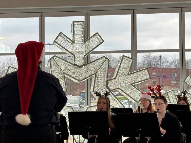 9092773_web1_nhj-BlockSeniorConducting-121125