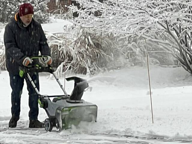 9092855_web1_her-lo-firstsnow-121125-4