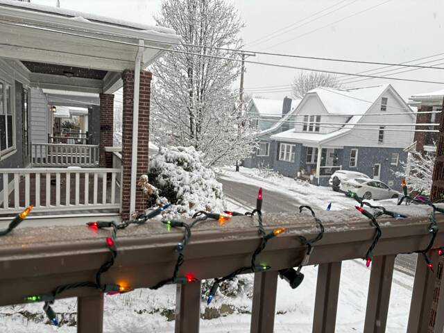 9092970_web1_ptr-SNOW-FC05-120325