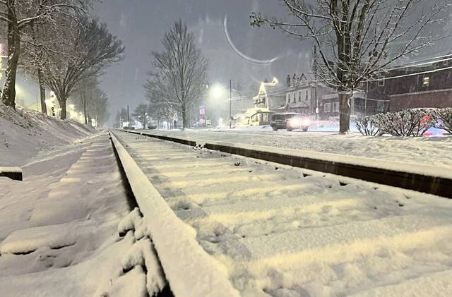 9092970_web1_vnd-OakmontTracksSnow-120325