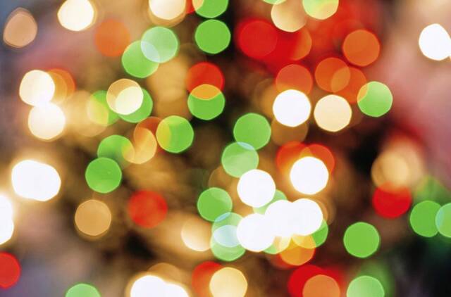 9093289_web1_Christmas-lights