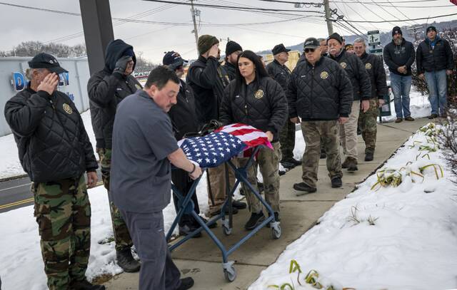 9093924_web1_gtr-GbgHoundFuneral3-120425