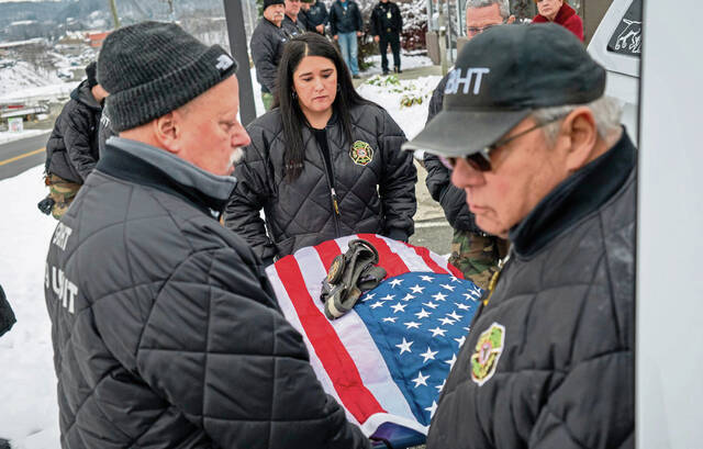 9093924_web1_gtr-GbgHoundFuneral4-120425