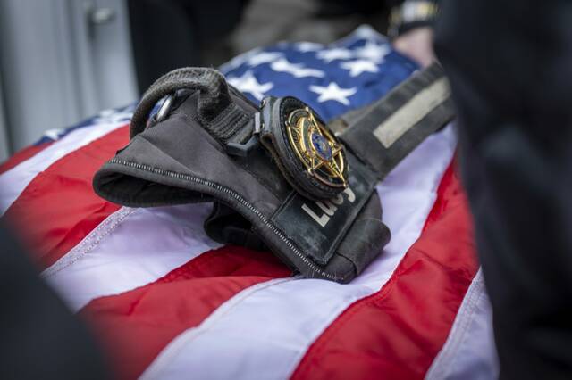 9093924_web1_gtr-GbgHoundFuneral5-120425