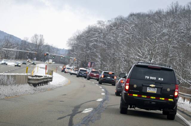 9093924_web1_gtr-GbgHoundFuneral6-120425