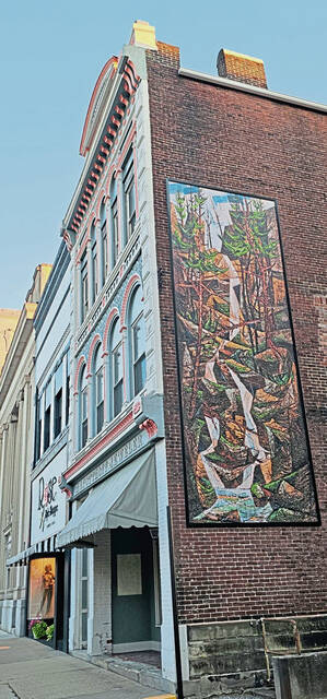 9095436_web1_gtr-LatrobeMural3-120425