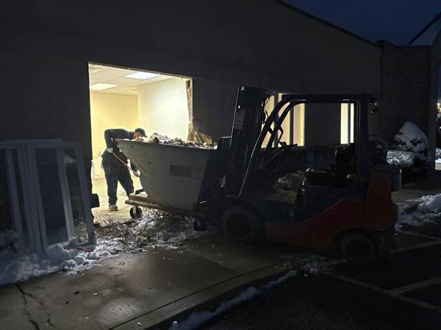 9095584_web1_VND-VehicleBuilding2-120325