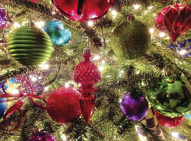 9097668_web1_Christmas-tree-balls