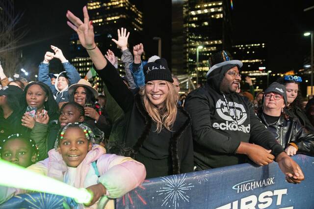 9097885_web1_ptr-FirstNight26