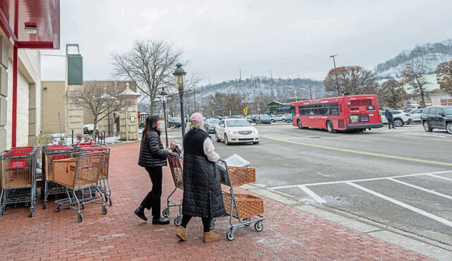 9098370_web1_vnd-InPersonShopping101-120525