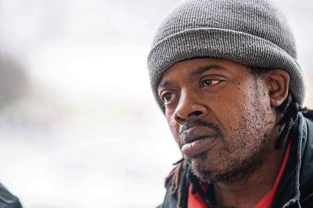 9098370_web1_vnd-InPersonShopping106-120525