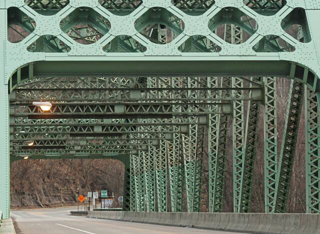 9098403_web1_vnd-LeechBridge-041218