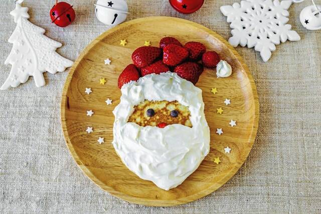 9098588_web1_Breakfast-with-Santa