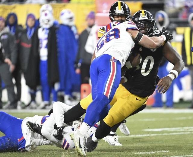 9100406_web1_ptr-SteelersBills12-120125