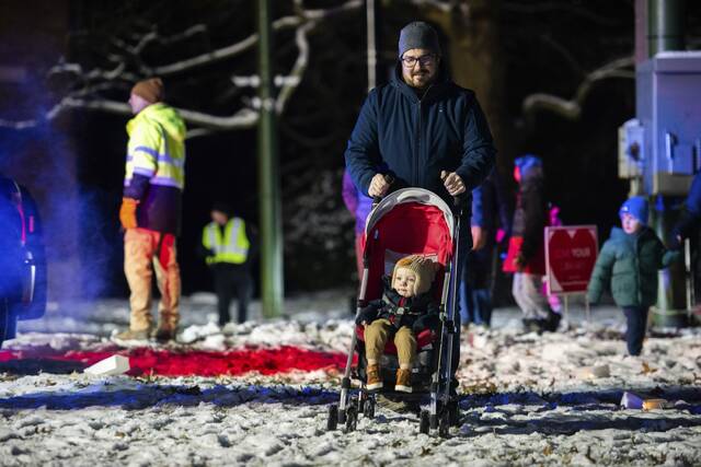 9100669_web1_her-LightUp12-121125