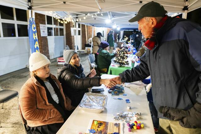 9100669_web1_her-LightUp3-121125