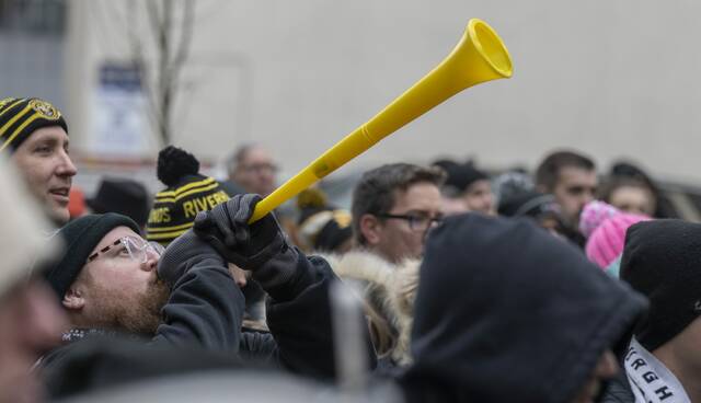 9100939_web1_Ptr-riverhoundsparty102-120425