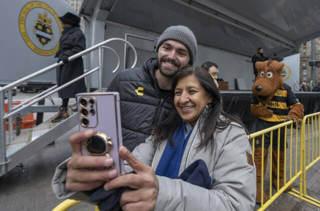 9100939_web1_Ptr-riverhoundsparty105-120425